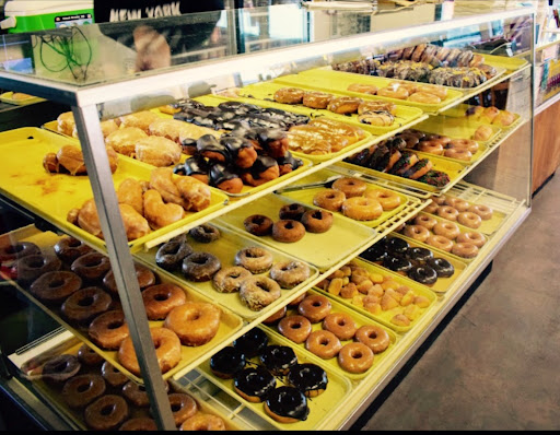 Dee's Donut Shop
